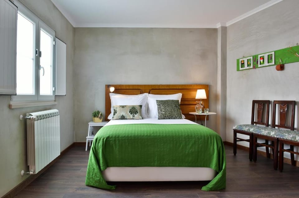 Mercearia D'Alegria Boutique B&B Bed and Breakfast in Peniche