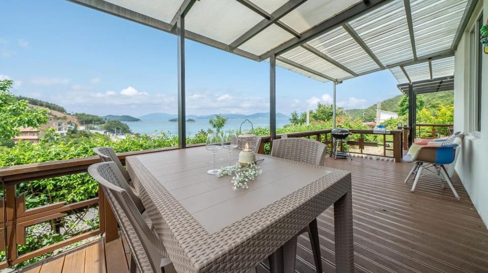 Yeosu Dulggot  Pension Bed and Breakfast in South Korea