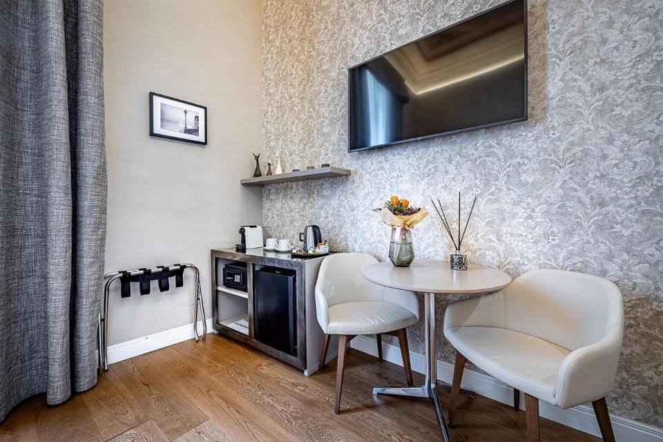 Martelli 6 Suite & Apartments Bed and Breakfast in Florence