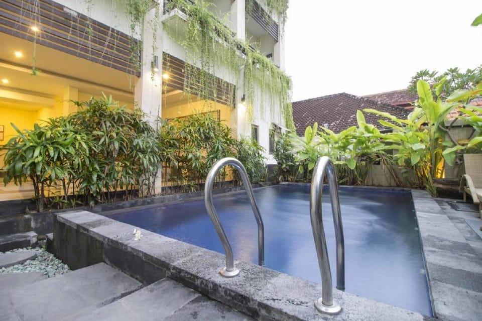 RedDoorz @ Benesari 2 Bed and Breakfast in Kuta