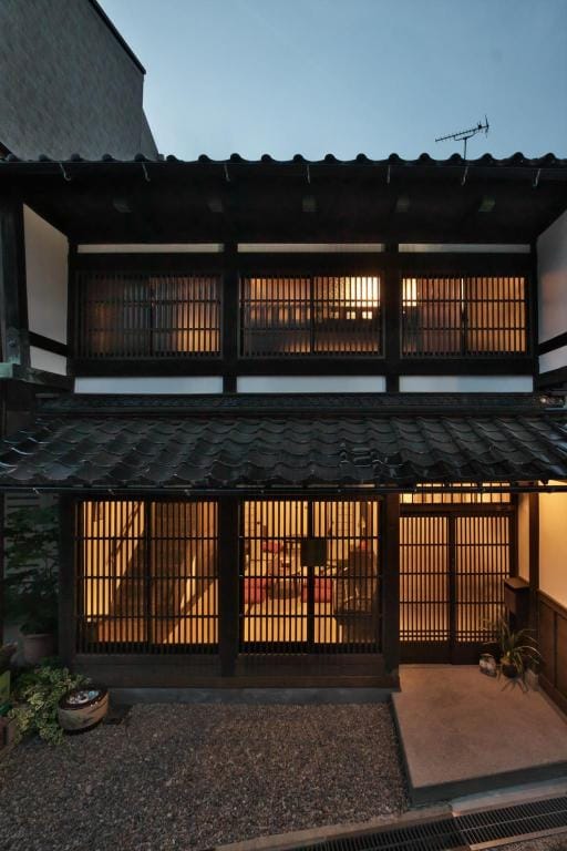 Kanazawa Guest House East Mountain Bed and Breakfast in Kanazawa