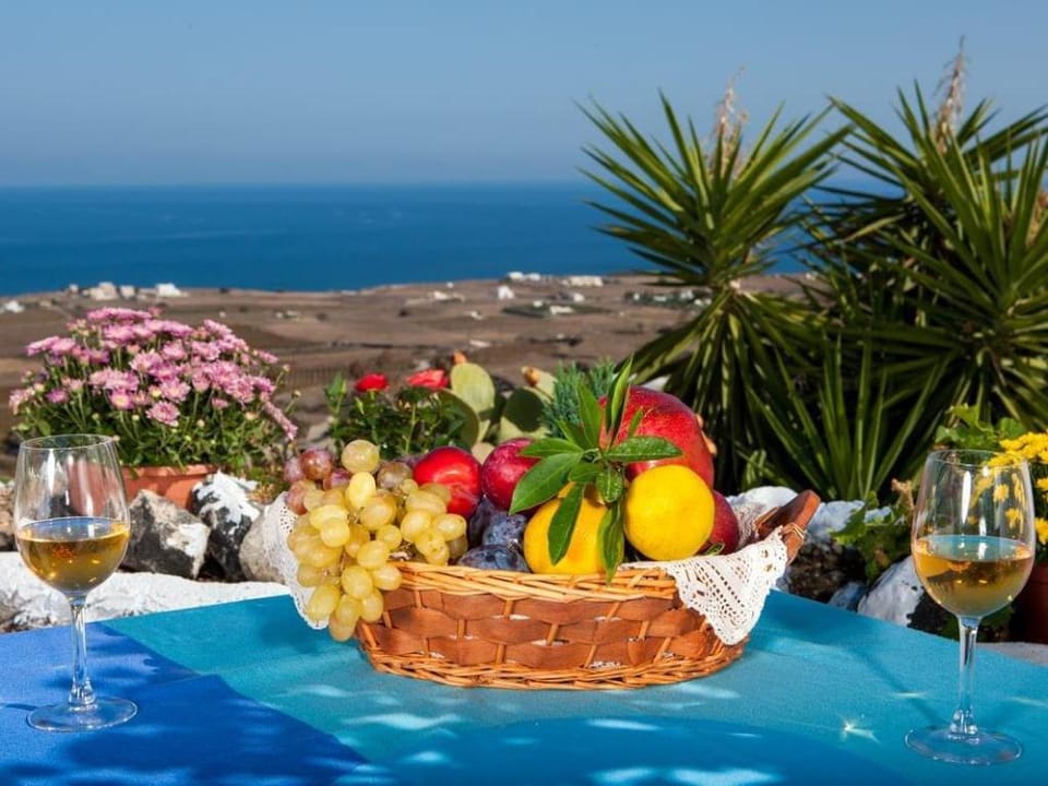 Georgis Apartments Hotel in Santorini