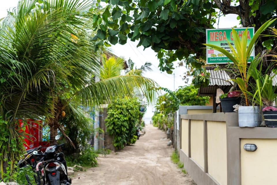 Megacahya Bungalow Bed and Breakfast in Nusapenida