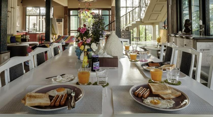 Amphawa Caza Platuu Bed and Breakfast in Thailand