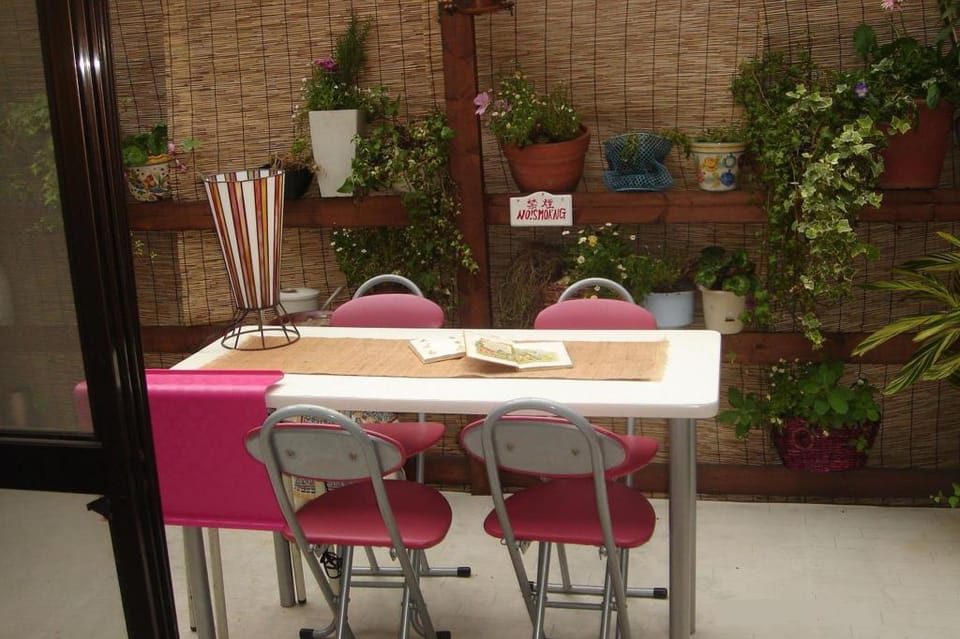 Guest House Siam Bed and Breakfast in Osaka