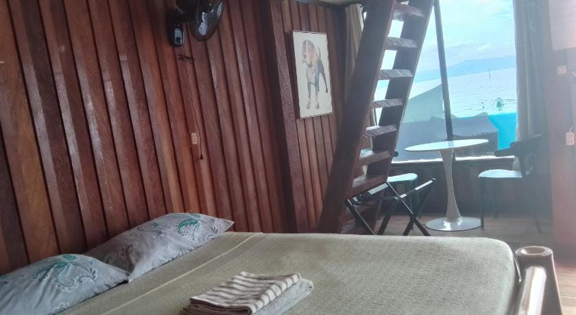 Bamboo Beachhouse Bed and Breakfast in Central Visayas