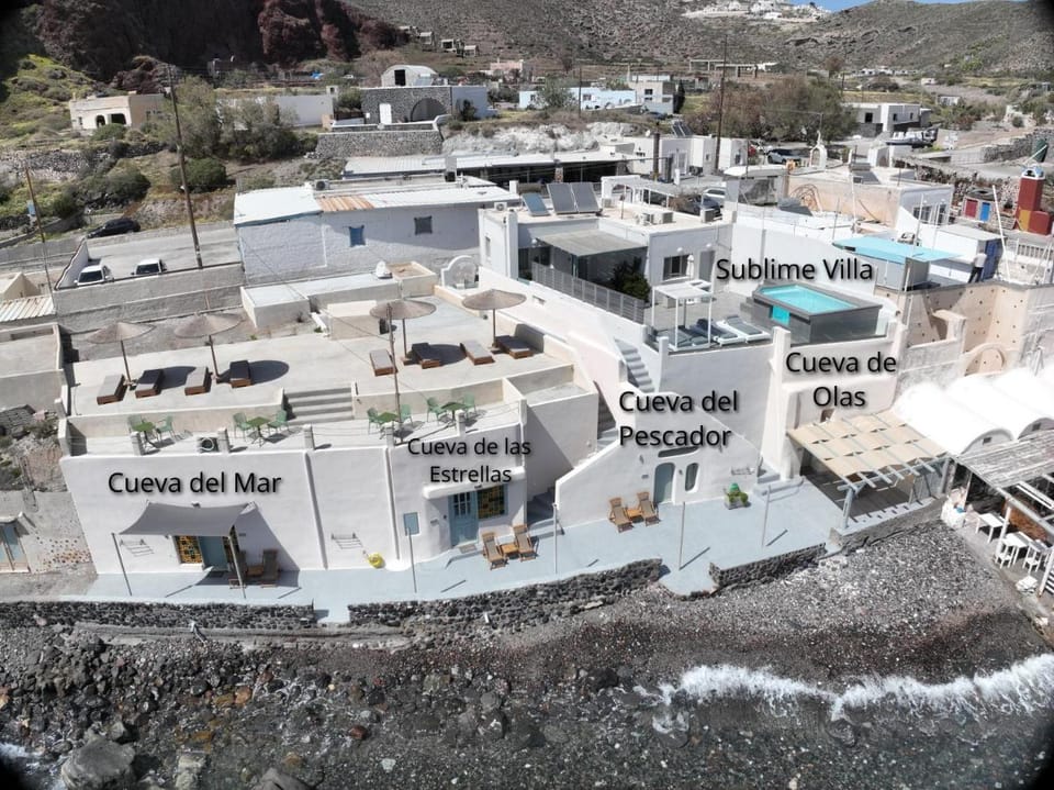 Sublime Villa & Caves Villa in Santorini