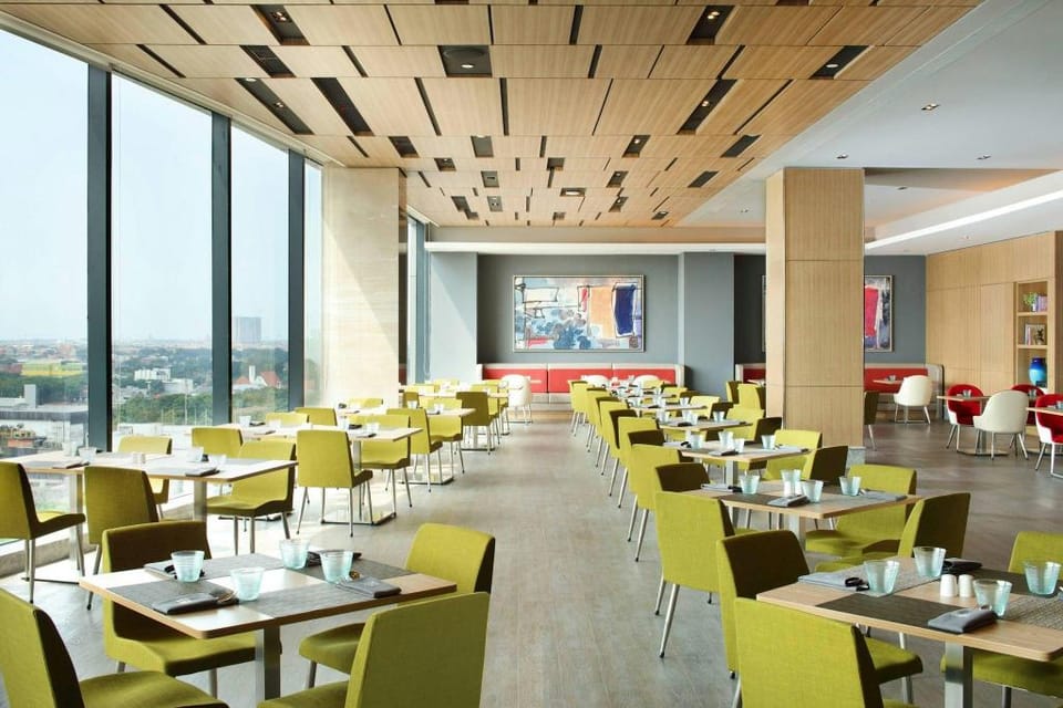 Four Points by Sheraton Surabaya, Tunjungan Plaza Hotel in Surabaya