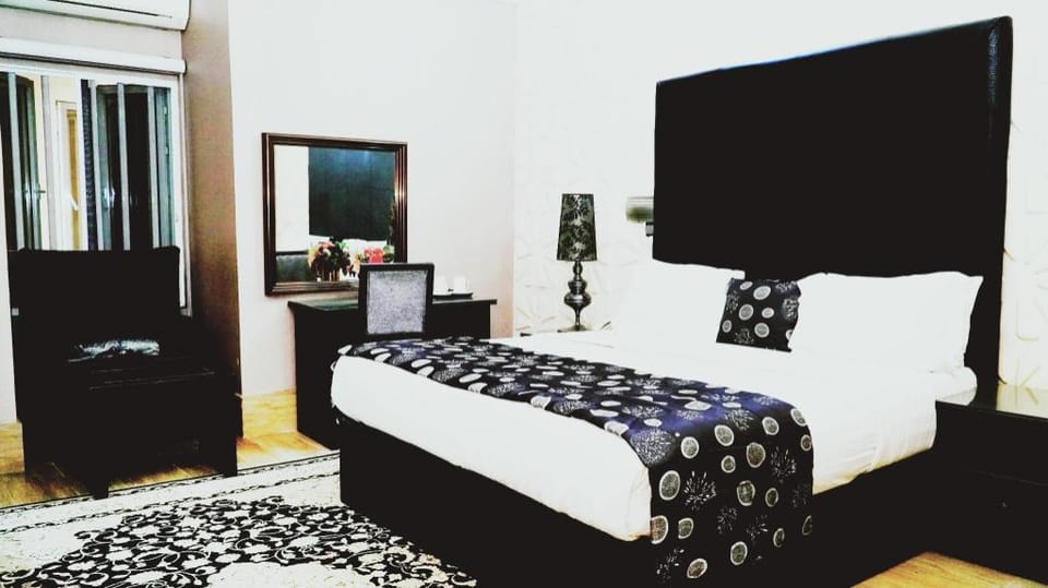 Cromwell Courtyard Hotel Hotel in Lagos