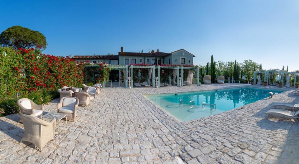 Relais Sassa al Sole Resort in Tuscany