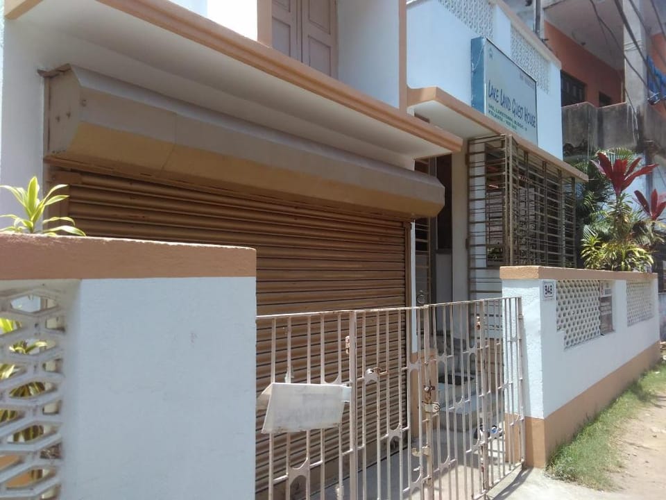 Lake Land Guest House Bed and Breakfast in Kolkata