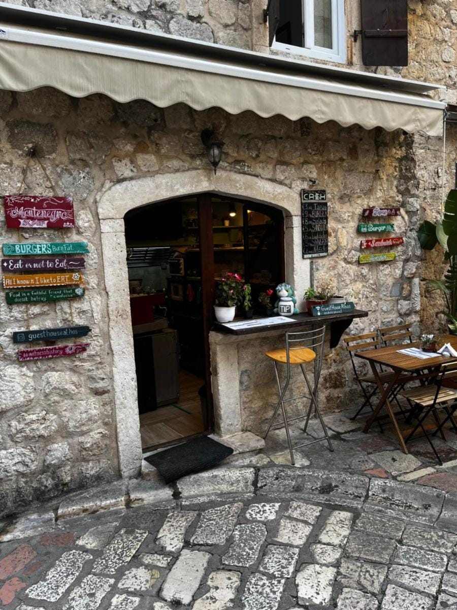 Athos Guesthouse Bed and Breakfast in Kotor