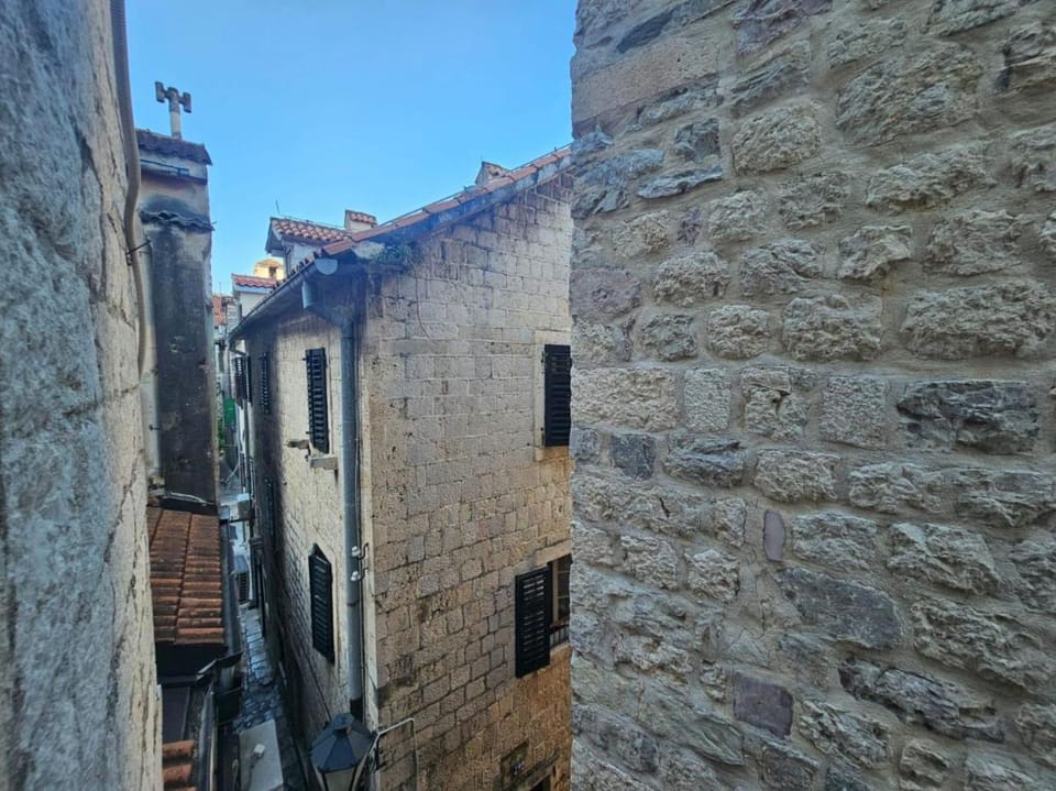 Athos Guesthouse Bed and Breakfast in Kotor