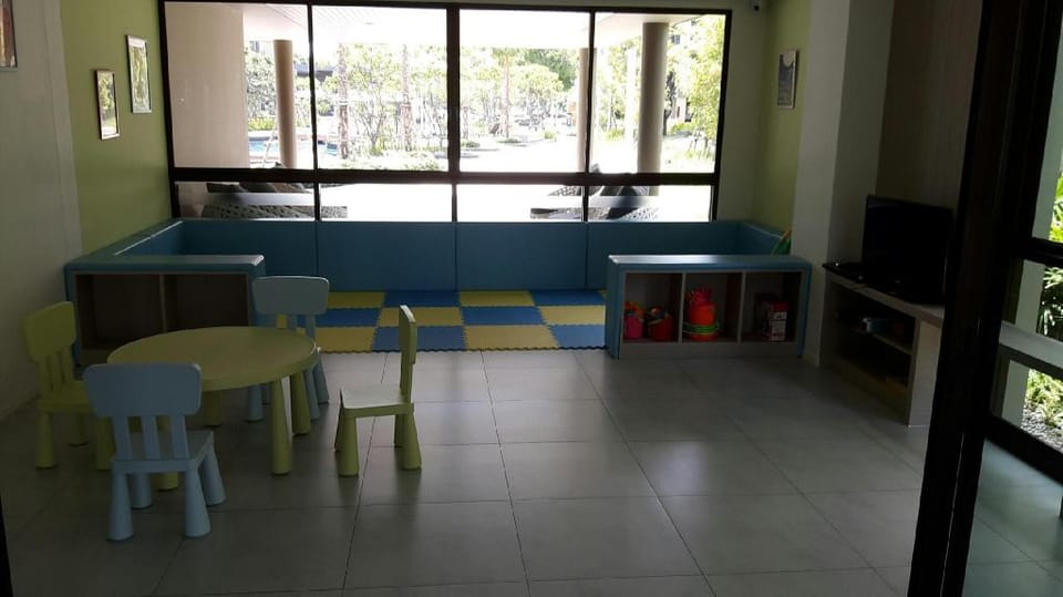 LPN Cha-am Beachfront Wifi 10m toBeach 1BR ติดทะเล Apartment in Thailand
