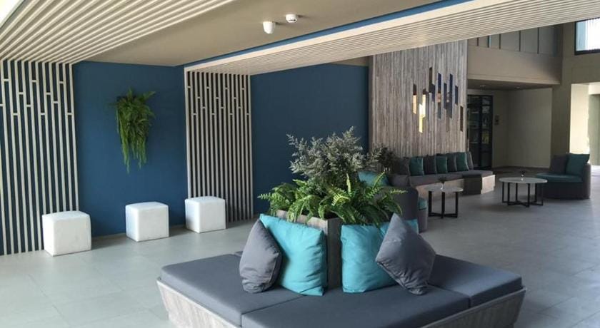 LPN Cha-am Beachfront Wifi 10m toBeach 1BR ติดทะเล Apartment in Thailand