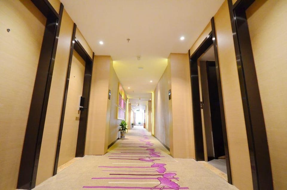 Lavande Hotel Wuhan Nanhu WalMart Branch Hotel in Wuhan