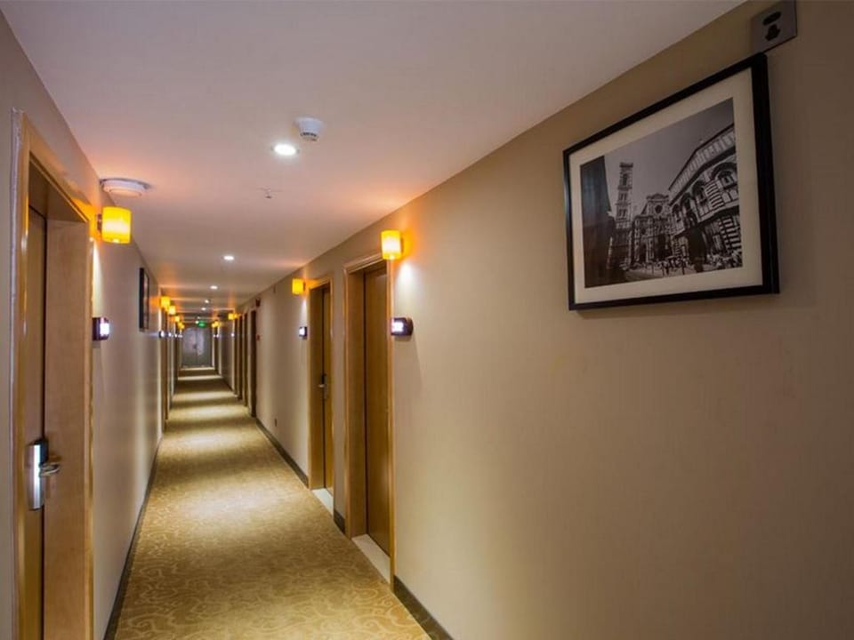 Lavande Hotel Wuhan Nanhu WalMart Branch Hotel in Wuhan