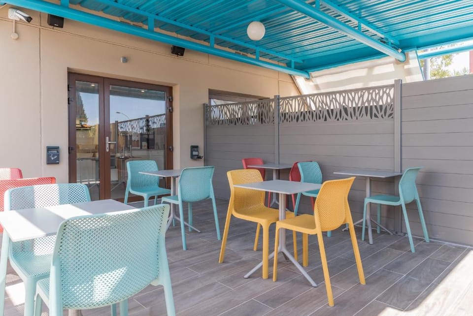 KYRIAD DIRECT TOULON OUEST - La Seyne sur Mer Hotel in La Seyne-sur-Mer