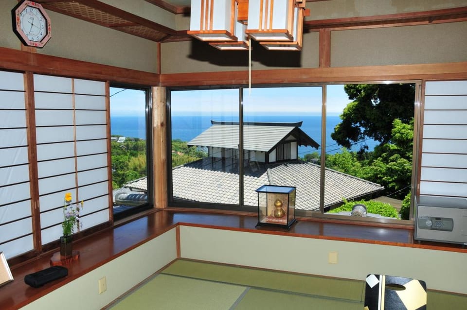 Yokohama Fujiyoshi Izuten Ryokan in Shizuoka Prefecture