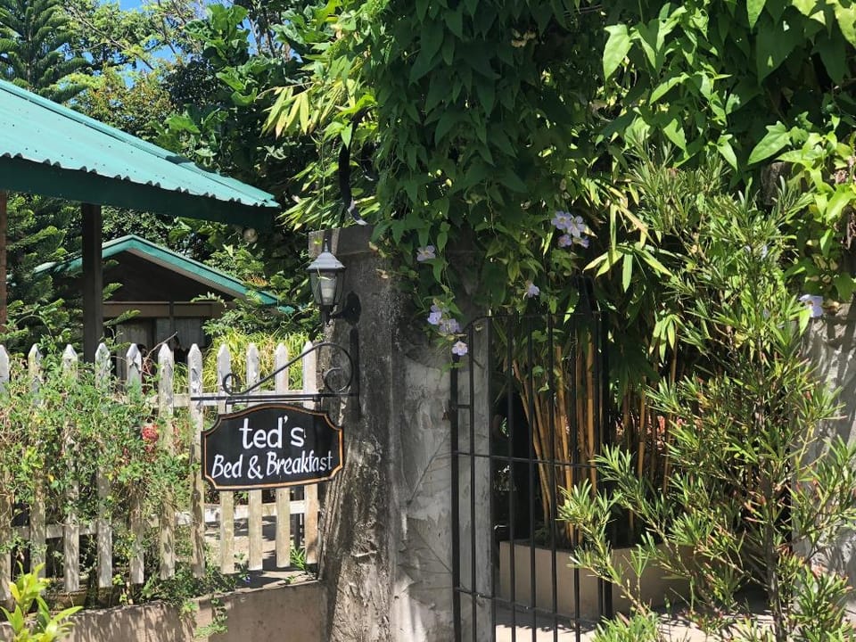 Ted's Bed and Breakfast Bed and Breakfast in Calabarzon