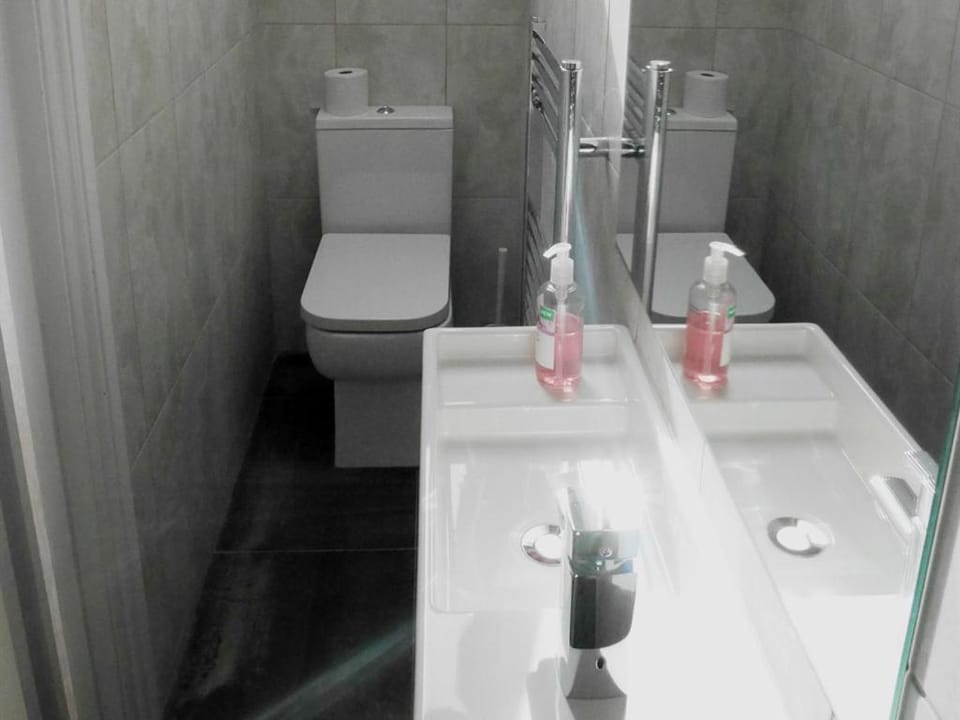 Kew Studios and Rooms Apartment in Brentford