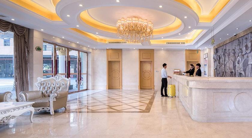 Vienna Classic Hotel Guangzhou Hanyi Changlong Wanbo South Guibiyuan Hotel in Guangzhou