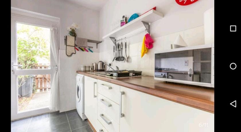 In City Centre / Parking / Private Entrance Apartment in Belfast