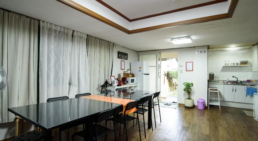 Jeong House Hongdae Bed and Breakfast in Seoul