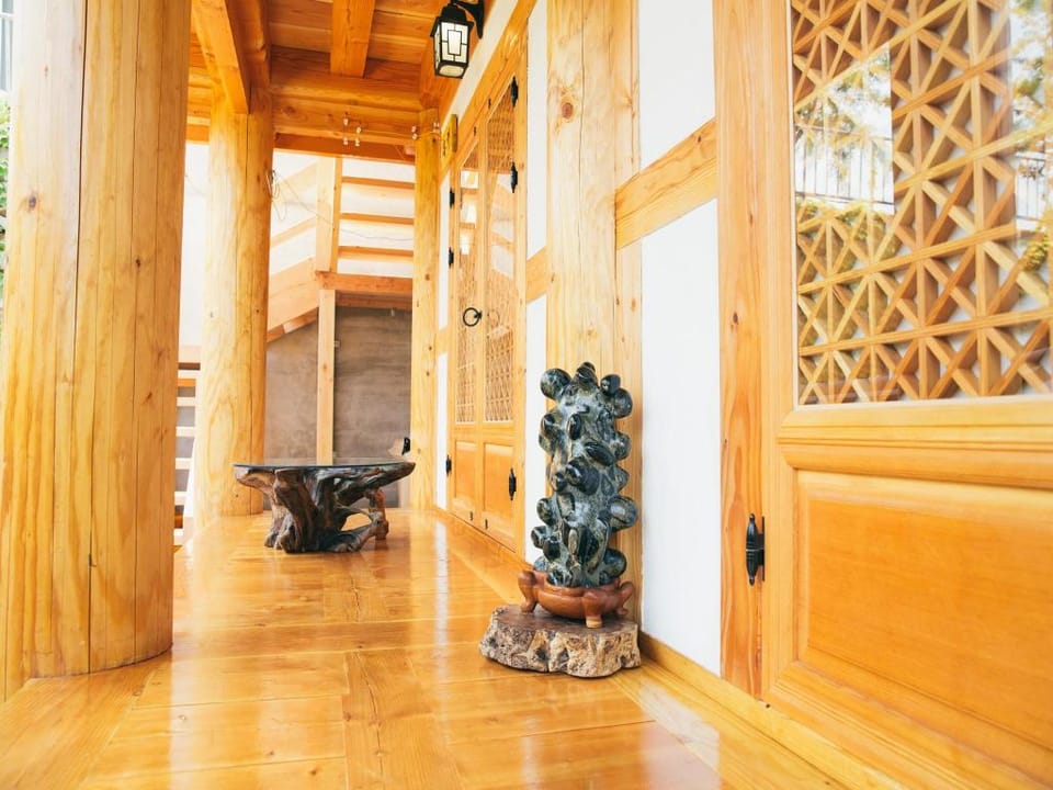 Laon Hanok Gguljam Bed and Breakfast in South Korea