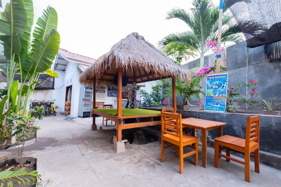 OYO 1661 Gili Hill Cottage Hotel in Pemenang