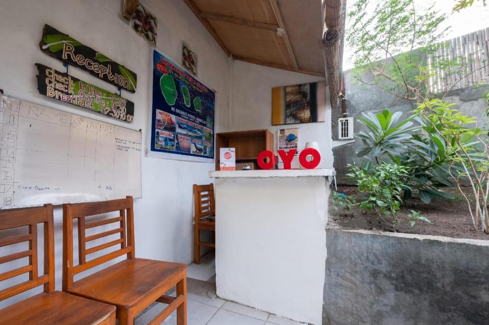 OYO 1661 Gili Hill Cottage Hotel in Pemenang