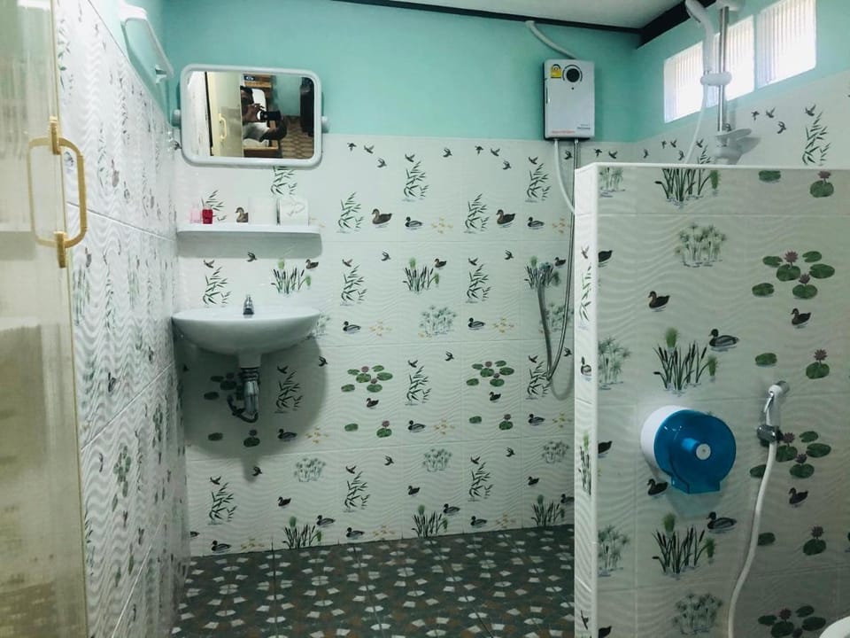Khao Sok Blue Mountain Campground/ 
RV Resort in Khlong Sok