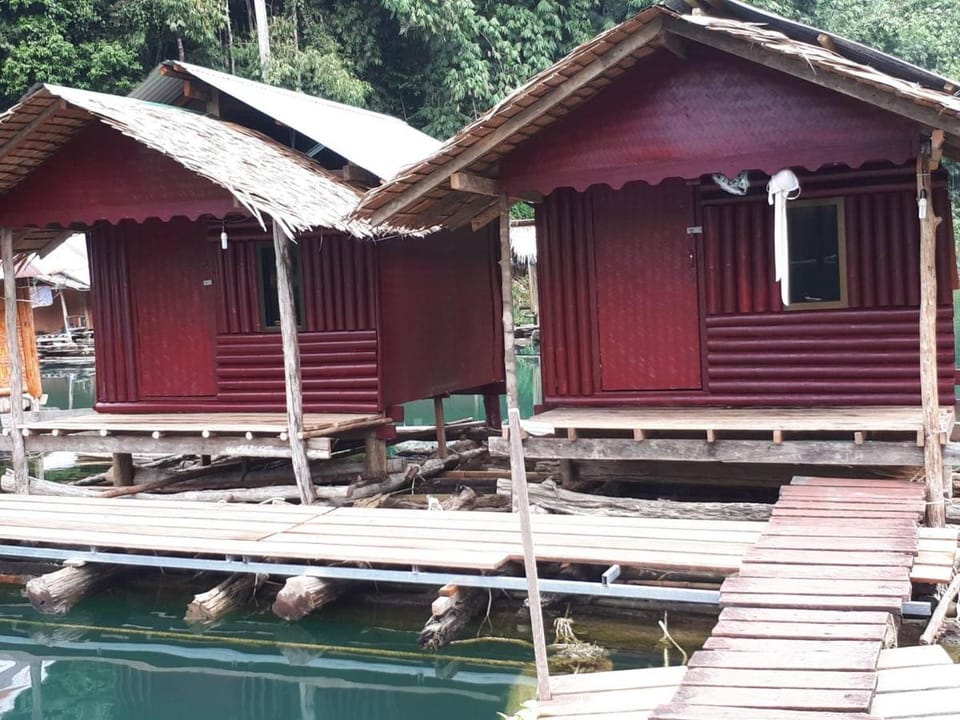 Khao Sok Blue Mountain Campground/ 
RV Resort in Khlong Sok