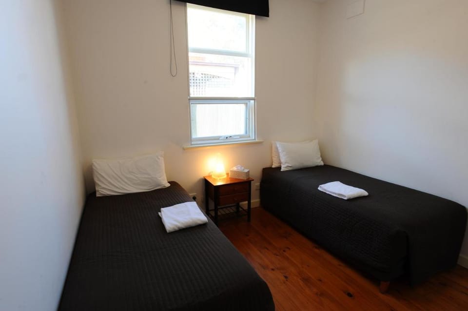 Glenelg Holiday Apartments-Ellis 200 meters to the Beach Free Parking Apartment in Moseley Street