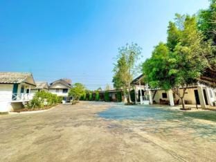 Huentawan Resort Campground/ 
RV Resort in Laos