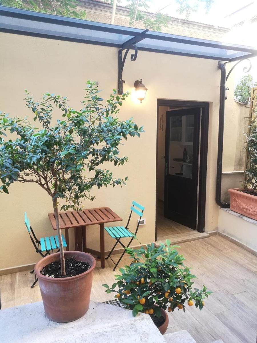 Monti Garden Bed and Breakfast in Rome