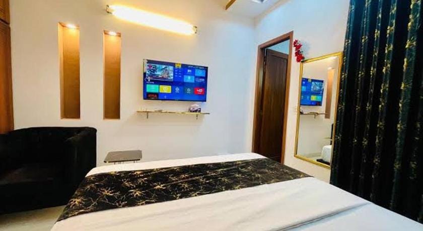 Elegant Palace Guest House Hotel in Karachi