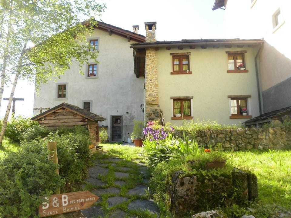 Bed and Breakfast Santa Brigida Bed and Breakfast in Lombardy