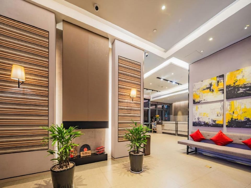 Home Inn Plus Xi'an High-tech Zone Jinye First Road Zhangba Fourth Road Metro Station Hotel in Xian