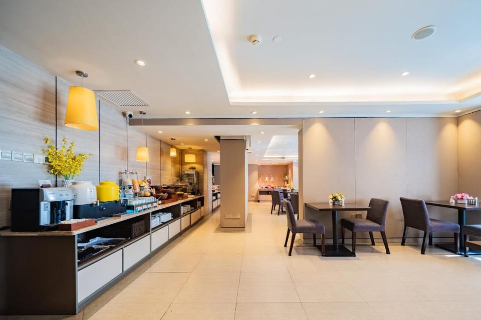Home Inn Plus Xi'an High-tech Zone Jinye First Road Zhangba Fourth Road Metro Station Hotel in Xian