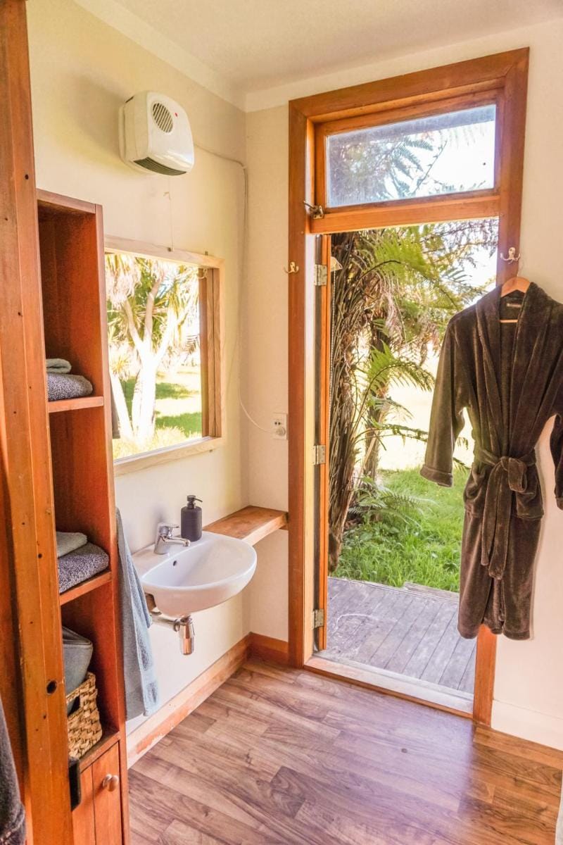 The Barn Cabins & Camp Hostel in Mārahau