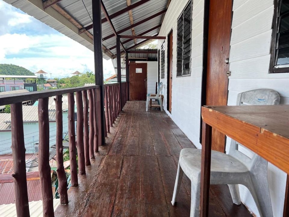 Lux Guesthouse Bed and Breakfast in Krabi Changwat