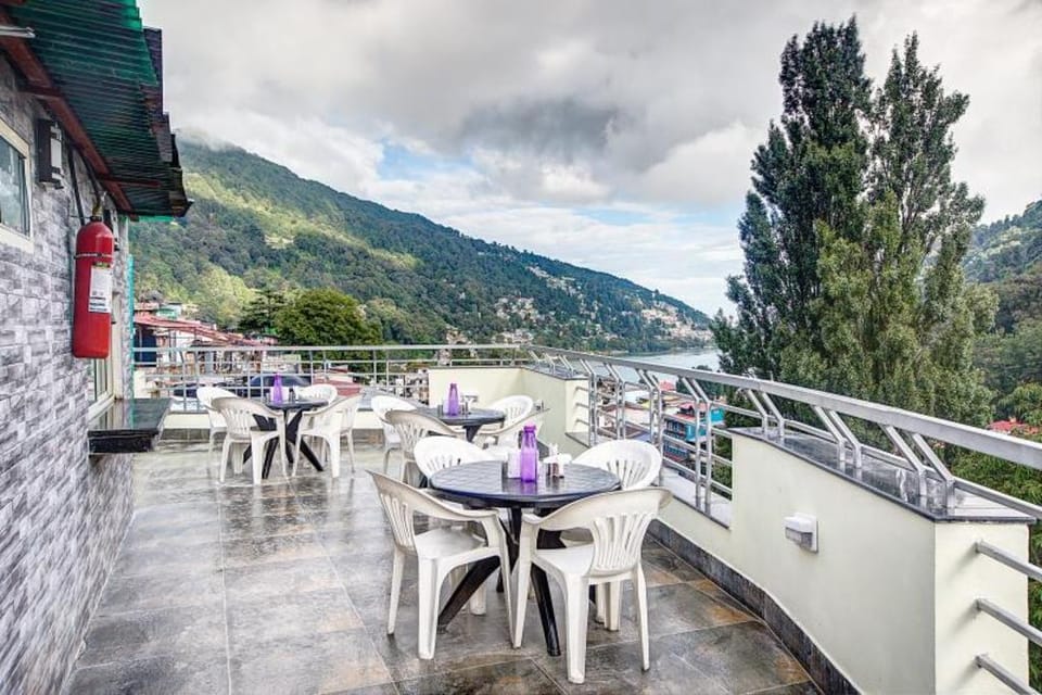 Hotel Cloud7 Bed and Breakfast in Uttarakhand