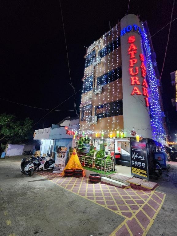 Hotel Satpura Safari Hotel in India