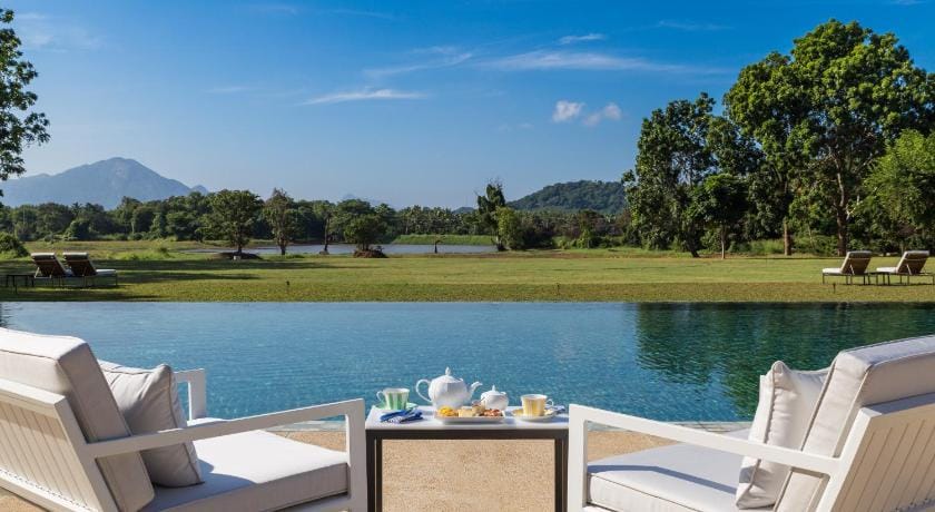 Jetwing Lake Hotel in Dambulla
