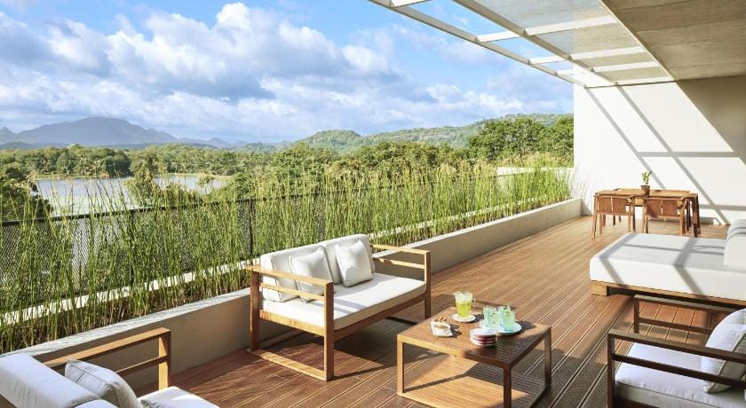Jetwing Lake Hotel in Dambulla