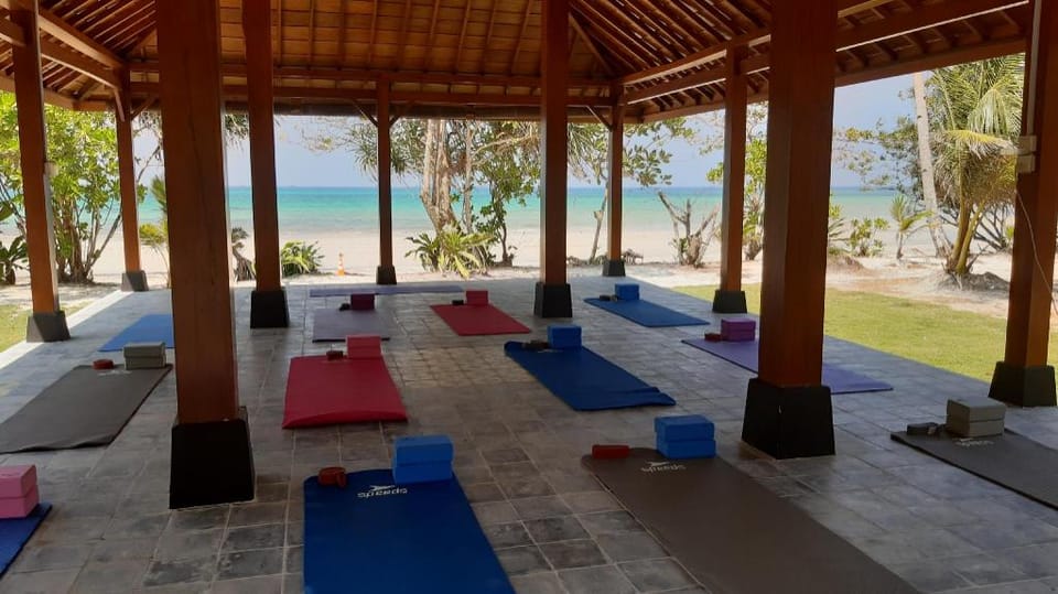 Mutiara Beach Resort Inn in Teluk Sebong