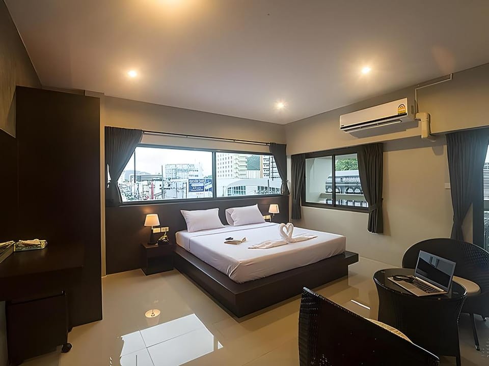 Green Leaf Hostel Hotel in Wichit