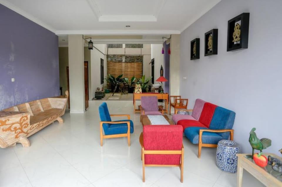 RedDoorz @ Palagan Joglo Sersan Bajuri Bed and Breakfast in Parongpong