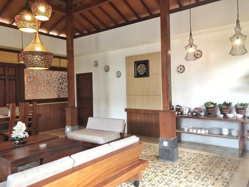 Puri Langenarjan Guesthouse Bed and Breakfast in Yogyakarta